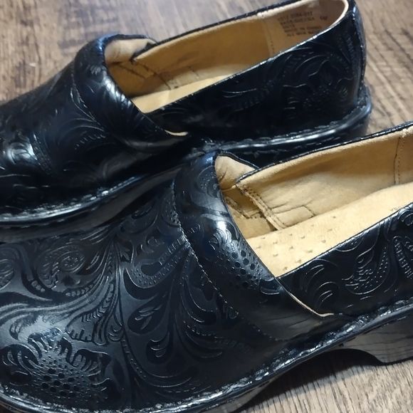 New G.H. Bass & Co Bass  Black Clogs Slip-on Shoes w/ Flower Designs Cushioned - Picture 4 of 8